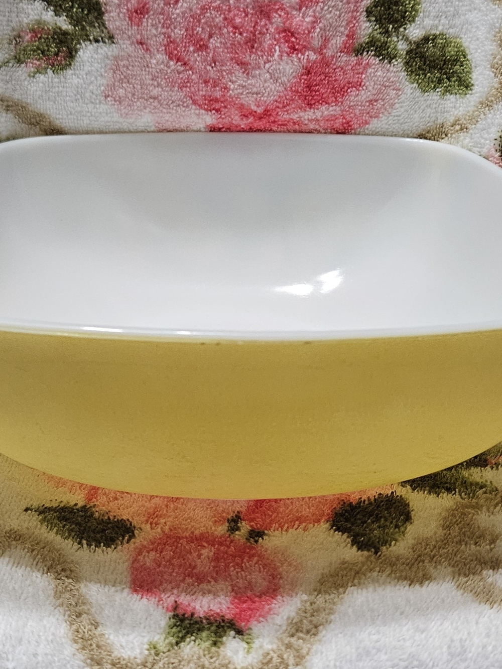 Vintage Pyrex Hostess Bowl 525-B Yellow